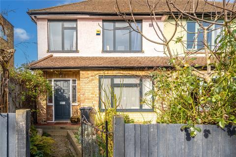 3 bed property, in Trinity Rise, £900,000