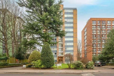 Studio, in Hornsey Lane, £250,000