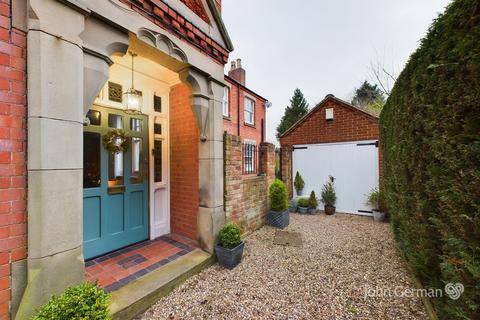 7 bed property, in Alexandra Road, £625,000