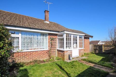 2 bed property, in Lyminge, £299,000