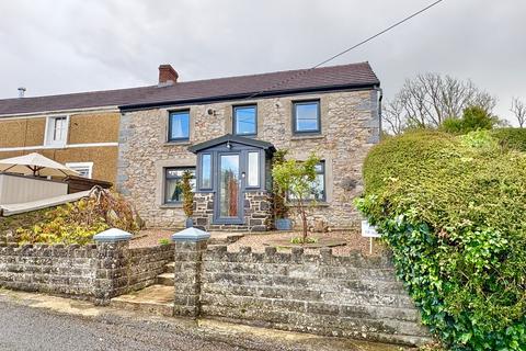 3 bed property, in Horeb Road, £370,000