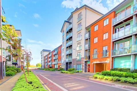 2 bed property, in Willbrook House, £140,000