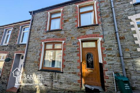 3 bed property, in Lyle Street, £110,000