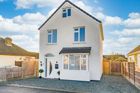 3 bed property, in Clarendon Road, £289,000