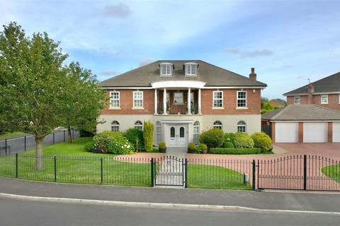 5 bed property, in Grand Manor Drive, £1,295,000