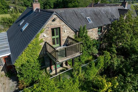4 bed property, in Llechryd, £400,000