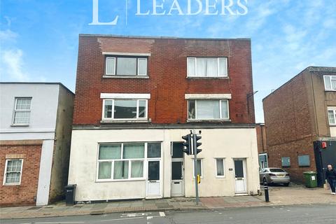 2 bed property, in Kingston Road, £75,000
