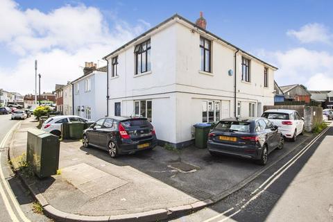 3 bed property, in Park Road, £165,000