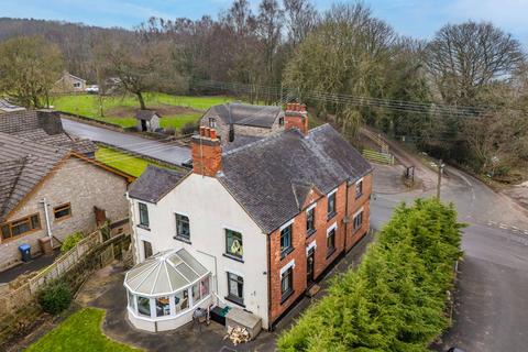 6 bed property, in Main Road, £525,000