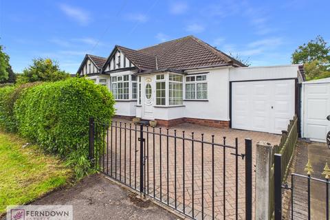 2 bed property, in Chelmsley Lane, £290,000