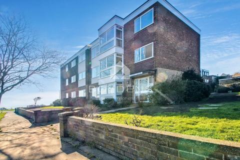 2 bed property, in Queens Road, £260,000