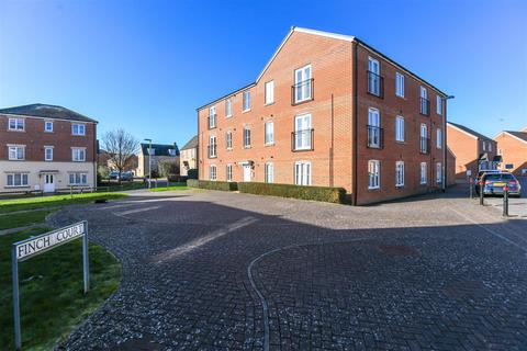 2 bed property, in Finch Court, £142,000