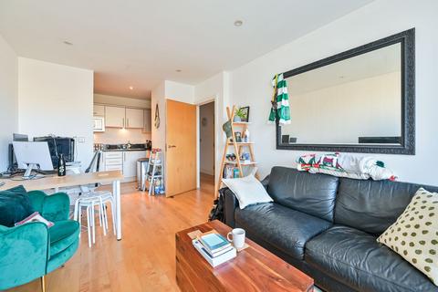 1 bed property, in City Walk, £325,000