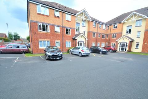 2 bed property, in Warwick Road, £125,000