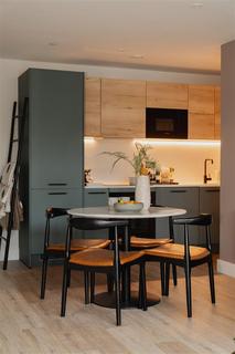 1 bed property, in Roebuck Close, £330,000