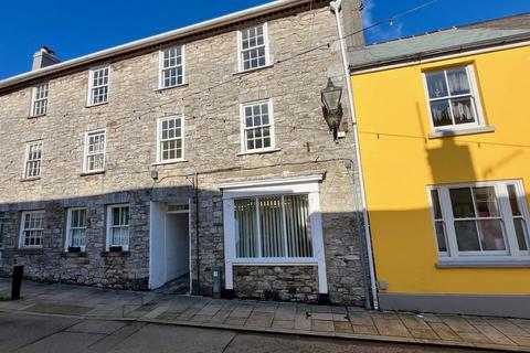 2 bed property, in Fore Street, £195,000