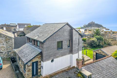 3 bed property, in Rose Hill, £700,000