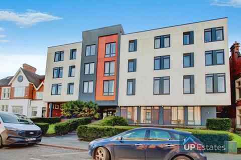 1 bed property, in Queens House, £150,000
