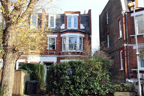 2 bed property, in Coppetts Road, £495,000