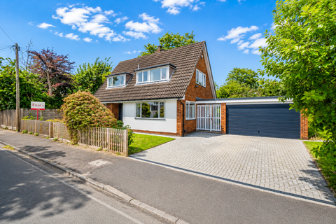 3 bed property, in Tennyson Road, £850,000