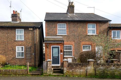 2 bed property, in Lower Road, £450,000