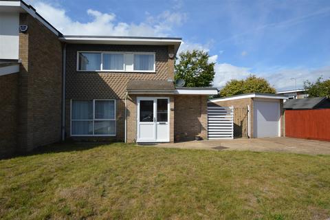 3 bed property, in Valley Walk, £615,000