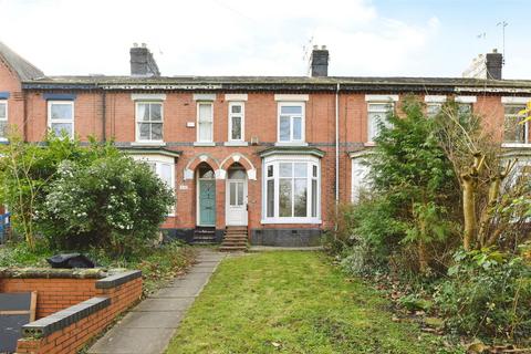 2 bed property, in Alton Street, £160,000