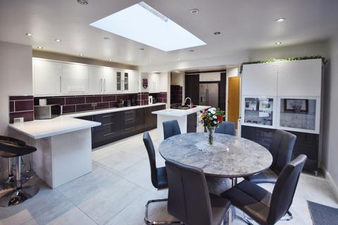 4 bed property, in Skegness Road, £264,000