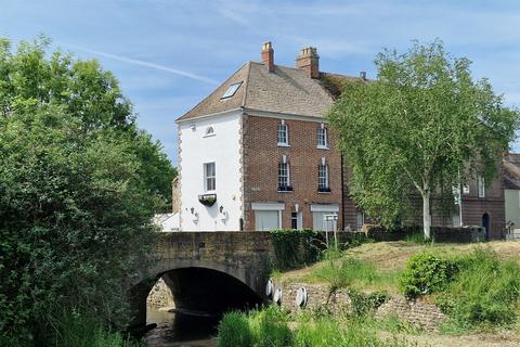 4 bed property, in Bridport, £550,000
