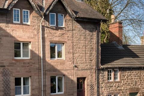 3 bed property, in The Hill, £220,000