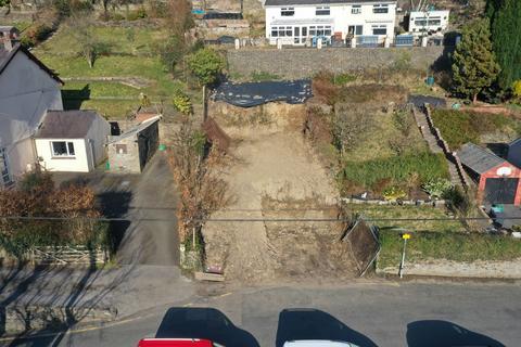 4 bed property, in 1 Dan-Y-Graig, £70,000