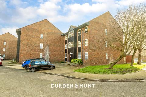 1 bed property, in Veronica Close, £180,000