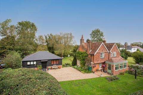 3 bed property, in Hodsoll Street, £1,195,000