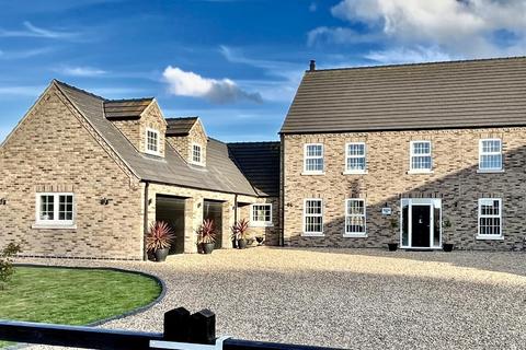 6 bed property, in Strawberry View, £650,000