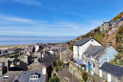 2 bed property, in Alpha Cottage, £210,000