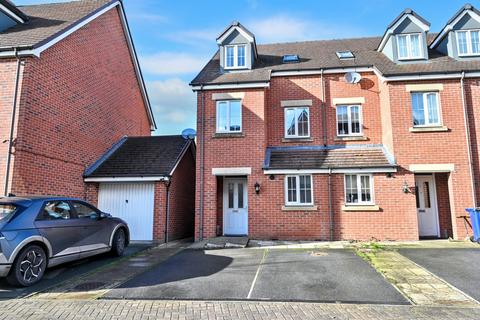 3 bed property, in The Limes, £225,000