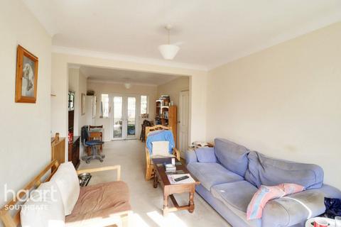 3 bed property, in Brodie Road, £475,000