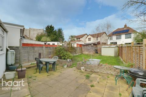 3 bed property, in Brodie Road, £475,000