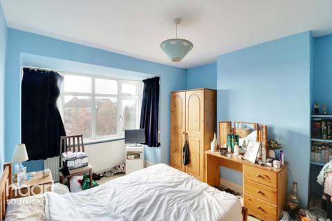 3 bed property, in Brodie Road, £475,000
