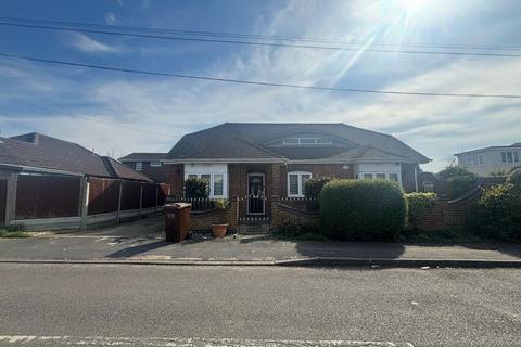 4 bed property, in Beverley Avenue, £575,000
