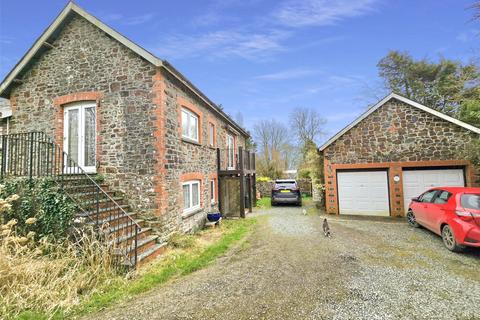 3 bed property, in Pyworthy, £425,000