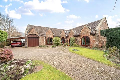 5 bed property, in Cliff Street, £675,000