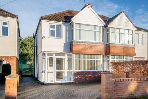 3 bed property, in Albion Avenue, £300,000