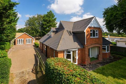 5 bed property, in Badgers, £600,000