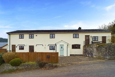 4 bed property, in Pentre Ucha, £380,000