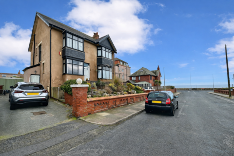 4 bed property, in Madison Avenue, £300,000