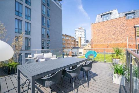 2 bed property, in Yeoman Street, £375,000