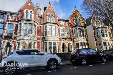 1 bed property, in Connaught Road, £65,000