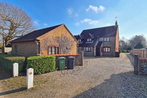 5 bed property, in Anchor Road, £675,000