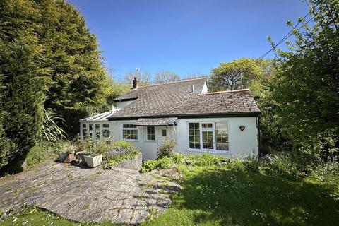 2 bed property, in Trevarren, £465,000